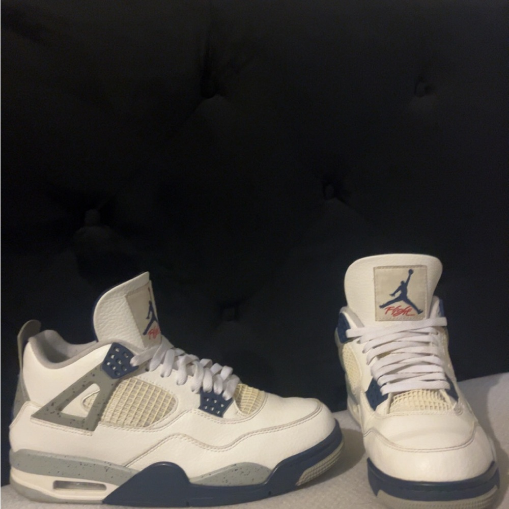Jordan Athletic Shoes White and Gray